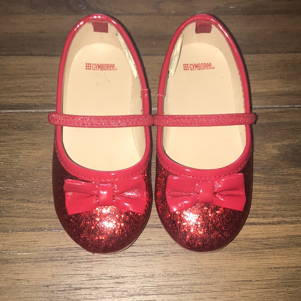 Red sparkly shoes from Gymboree. Size 7 kids.